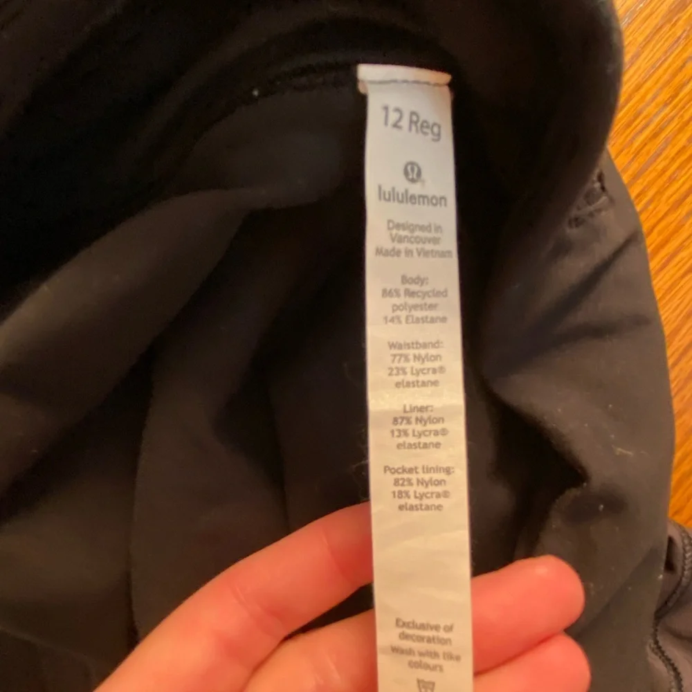 Lulu tennis skirt size 12. Worn less than 10 times. Unfortunately,too big for me - Picture 4 of 6